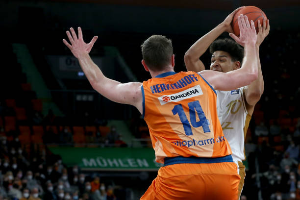 王钰栋在中 王钰栋在中